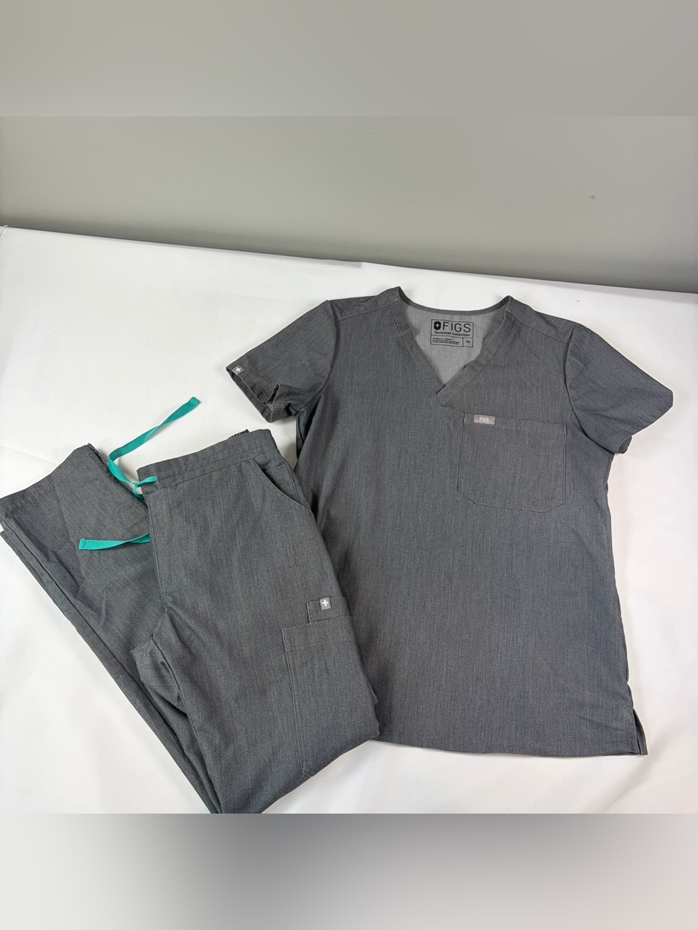 Figs Technical Scrubs Gray Top Pants Set Women's Size XSmall